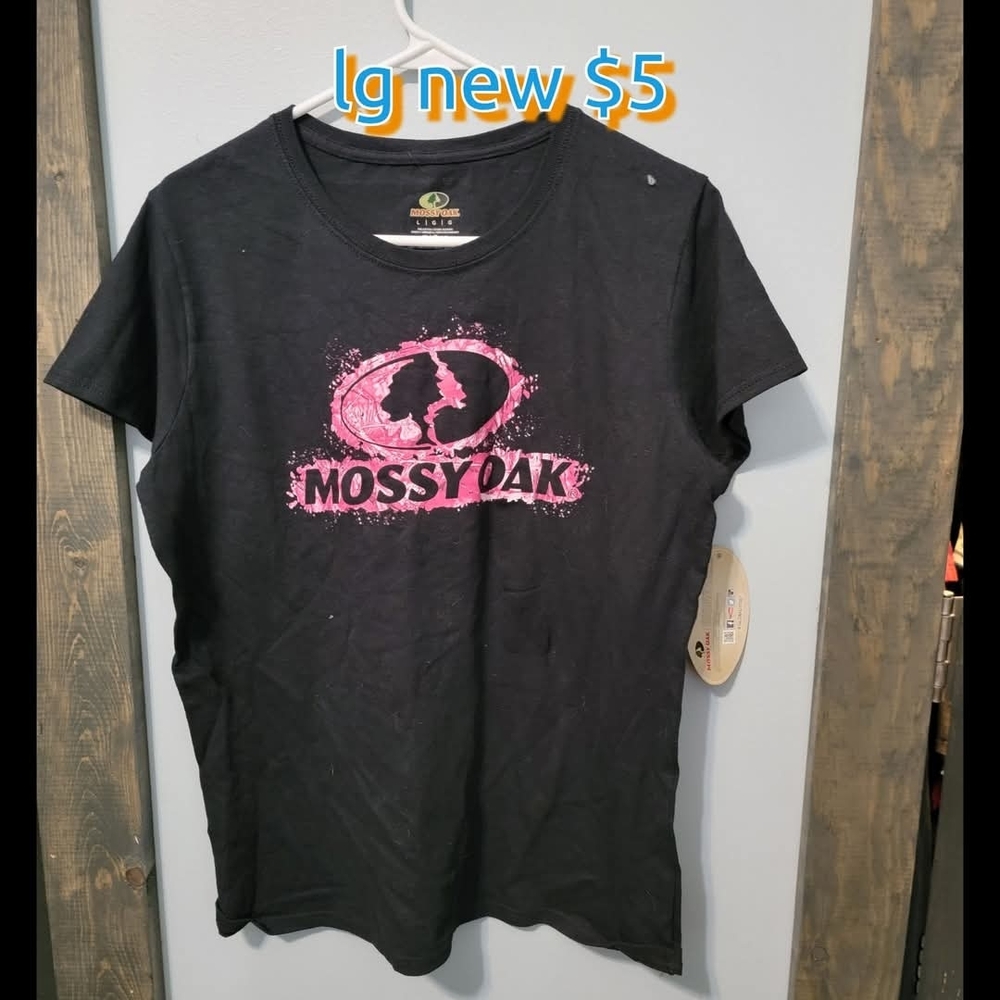 Mossy Oak Kids Tee with Pink Graphic on Black